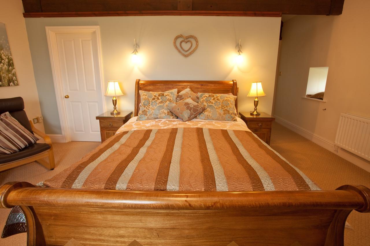 Bed and Breakfast Country Getaway - Tosson Tower Farm Ротбури Номер фото
