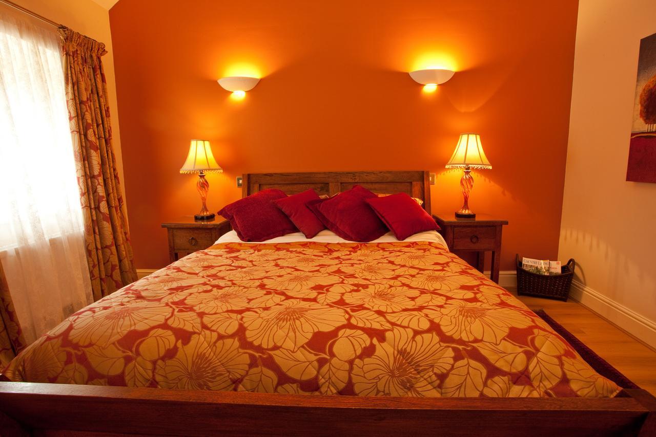 Bed and Breakfast Country Getaway - Tosson Tower Farm Ротбури Номер фото