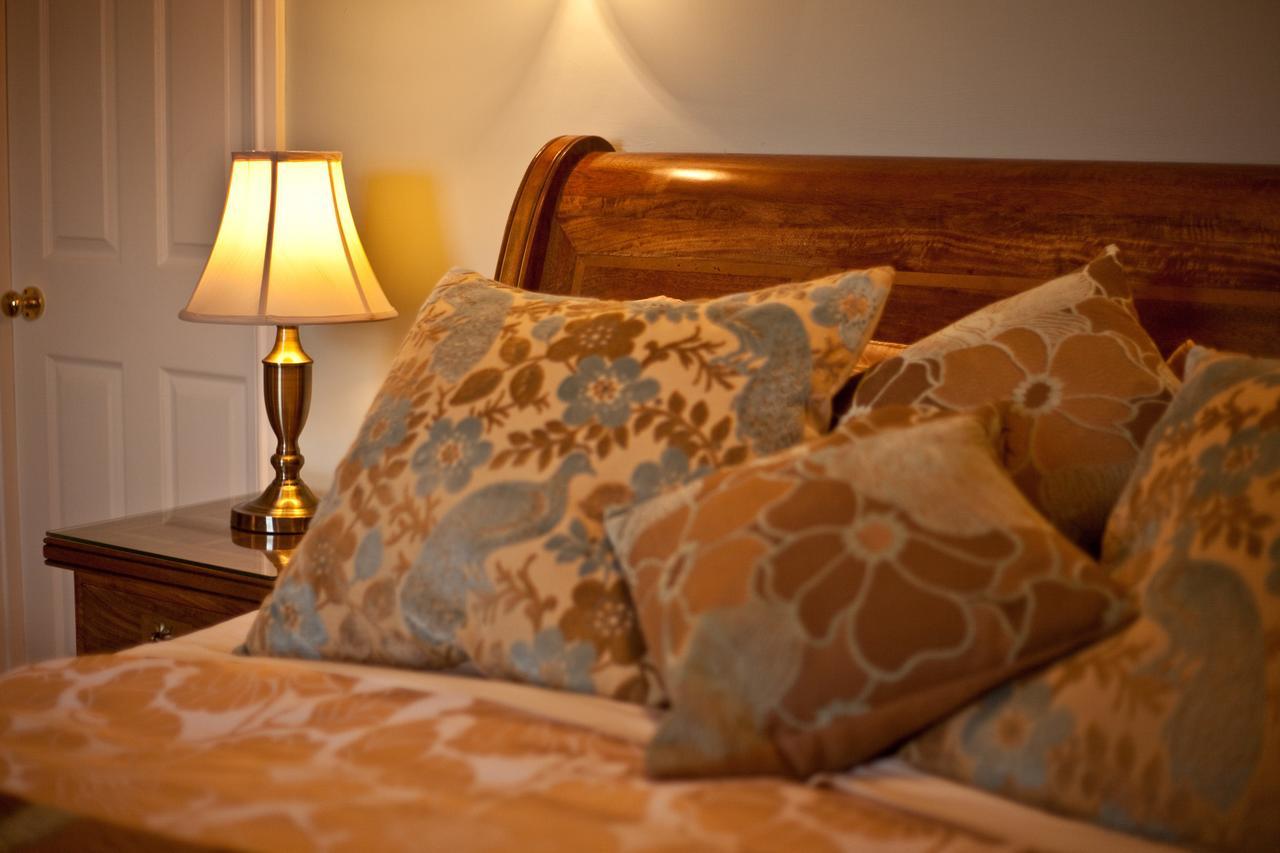 Bed and Breakfast Country Getaway - Tosson Tower Farm Ротбури Номер фото