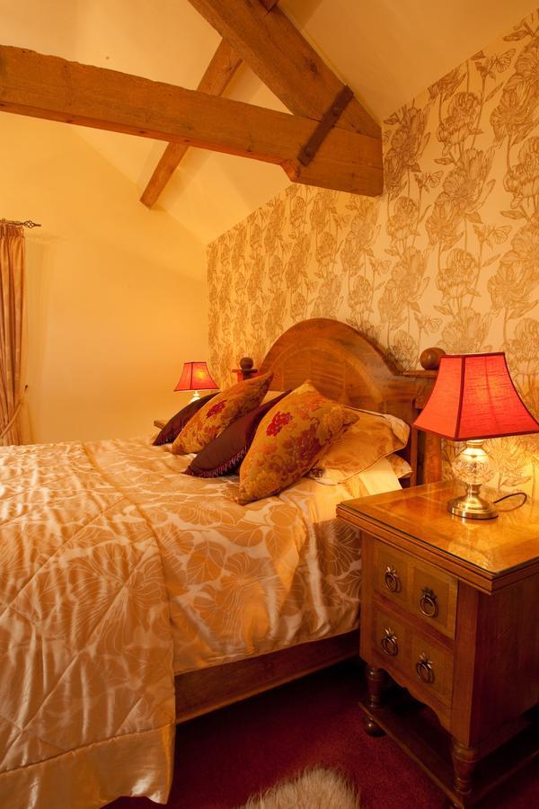 Bed and Breakfast Country Getaway - Tosson Tower Farm Ротбури Номер фото
